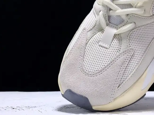 Yeezy Boost 700 Adidas EG7596 Analog 0704